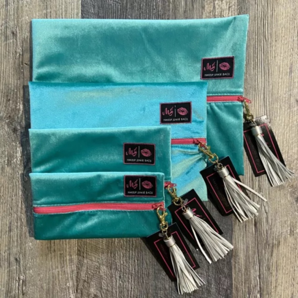 NWT blue velvet Makeup Junkie bag set!
